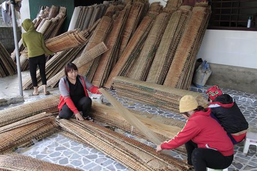 bánh đa nem làng Chều tại Miền Tây