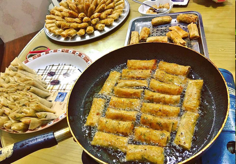 Một số cách cuốn bánh đa nem để không bị vỡ Một số cách cuốn bánh đa nem để không bị vỡ