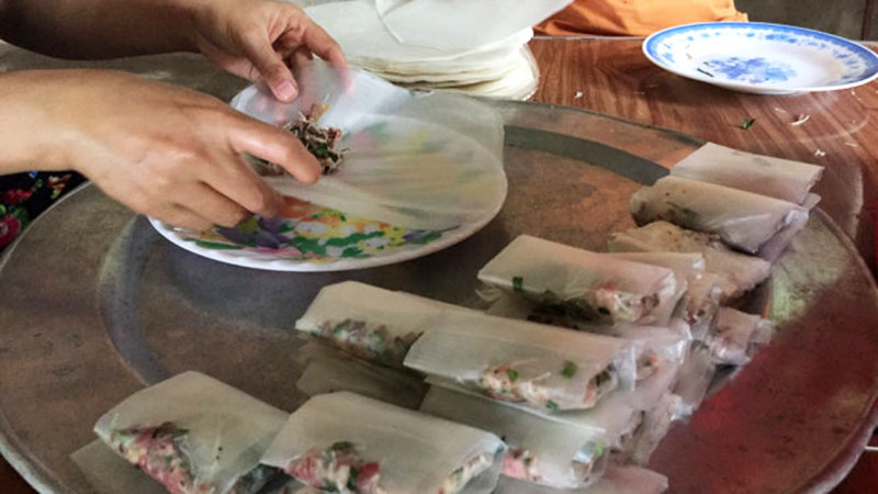 Hướng dẫn làm bánh đa nem khô thành mềm dễ cuốn