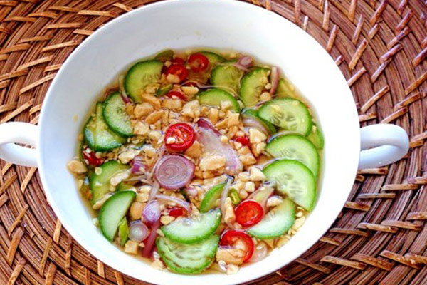 Bí quyết pha Nước mắm dưa leo đậu phộng