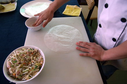 gói bánh đa nem để rán