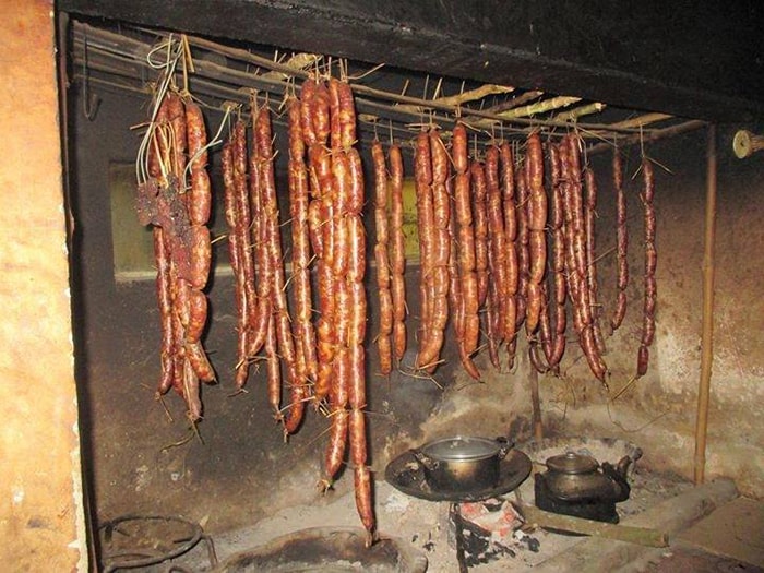 lạp xưởng gác bếp