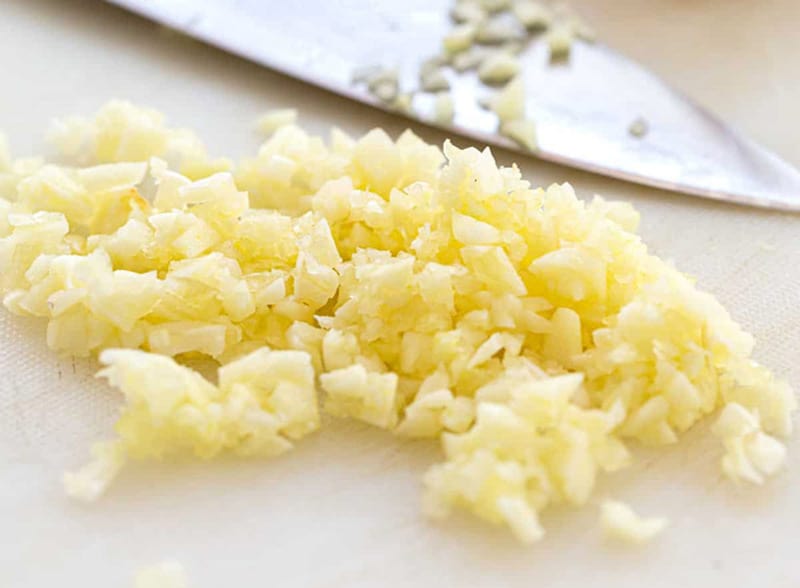 Cách pha nước chấm nem tai lợn