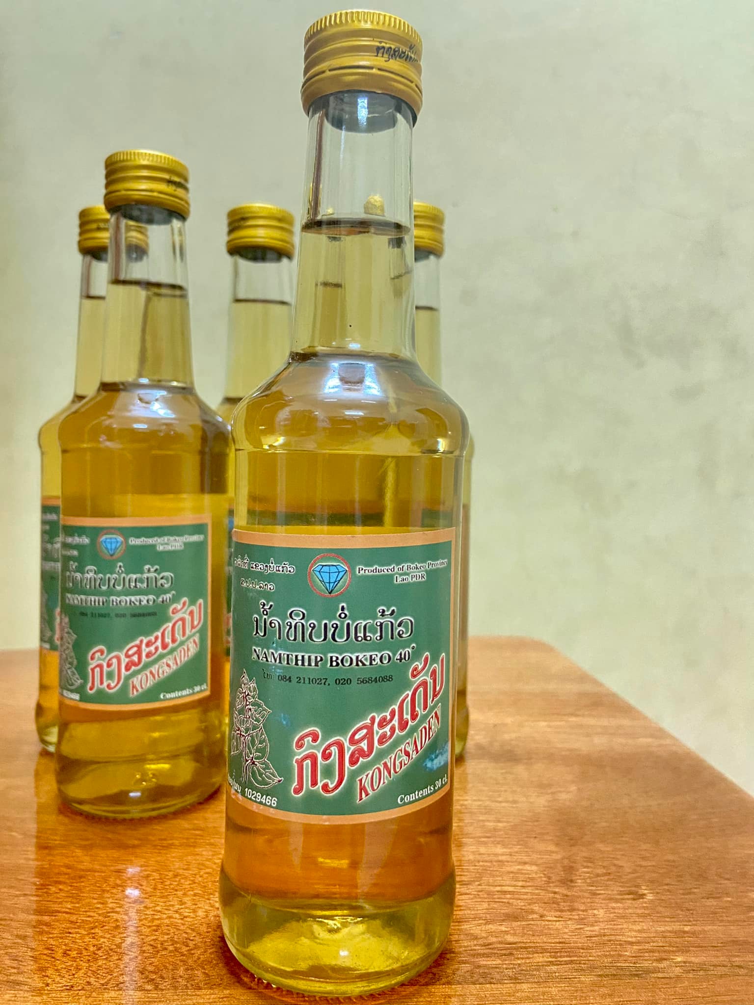 Rượu công sa đẻn Lào