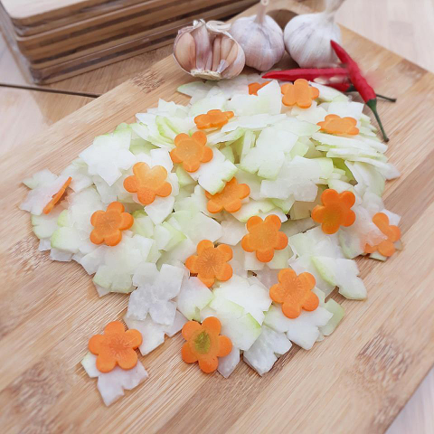 Cách pha nước chấm nem ăn bún