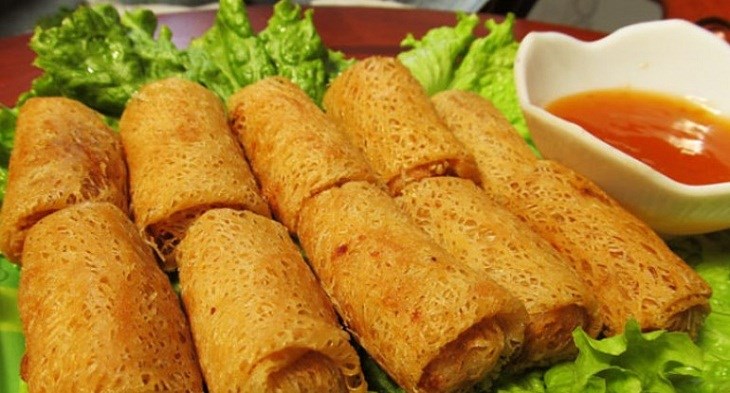 Hướng dẫn bạn làm chả giò dế khoai môn ngon tuyệt