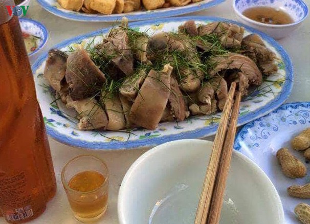 thịt chuột ép lá chanh